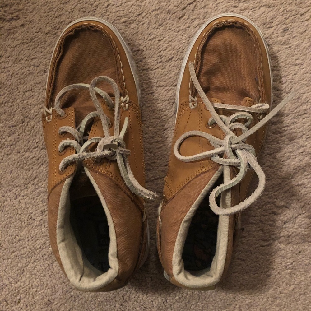 Globe shoes